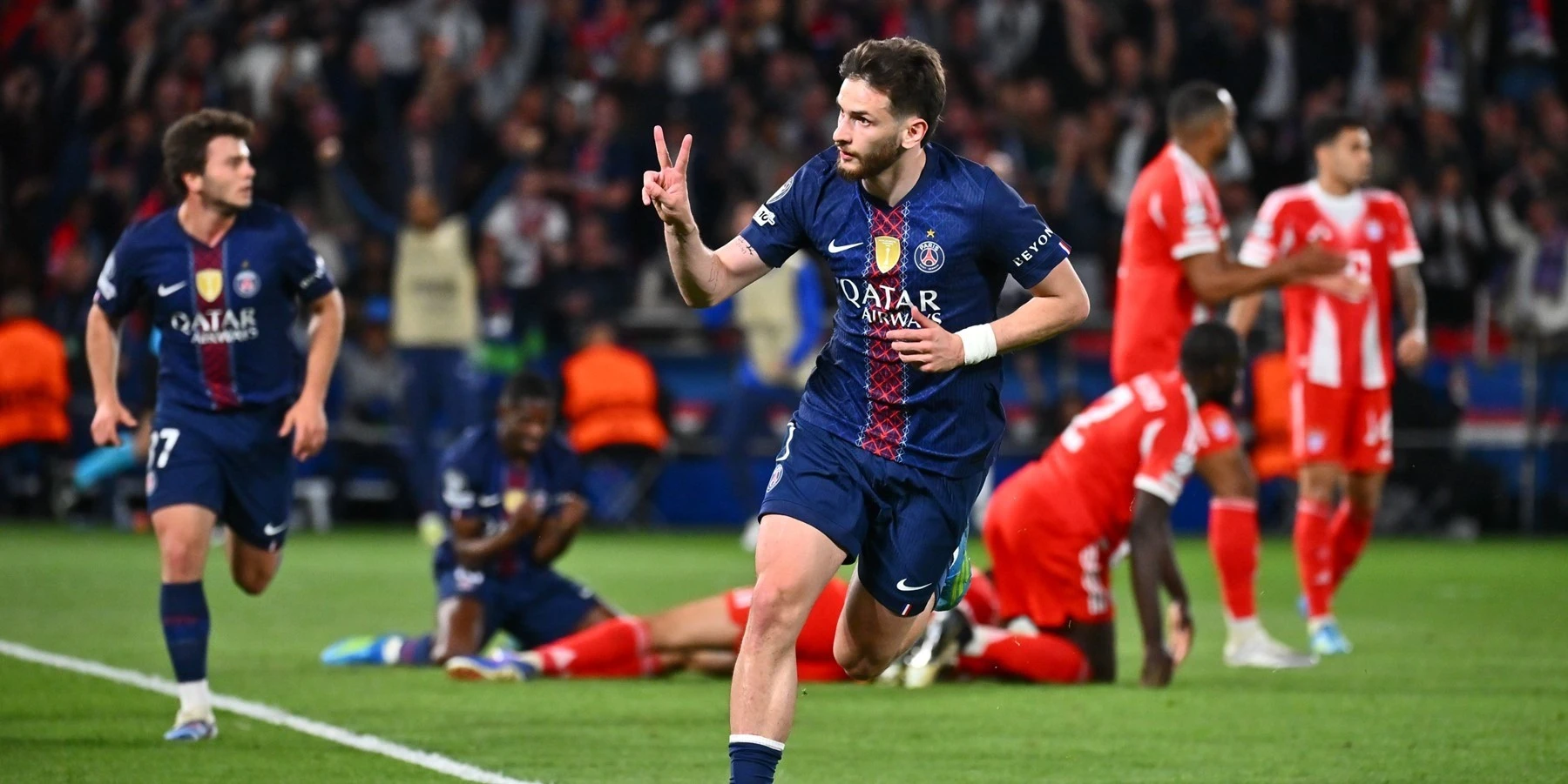 PSG thắng Bayern Munich trong màn rượt đuổi tỷ số kịch tính