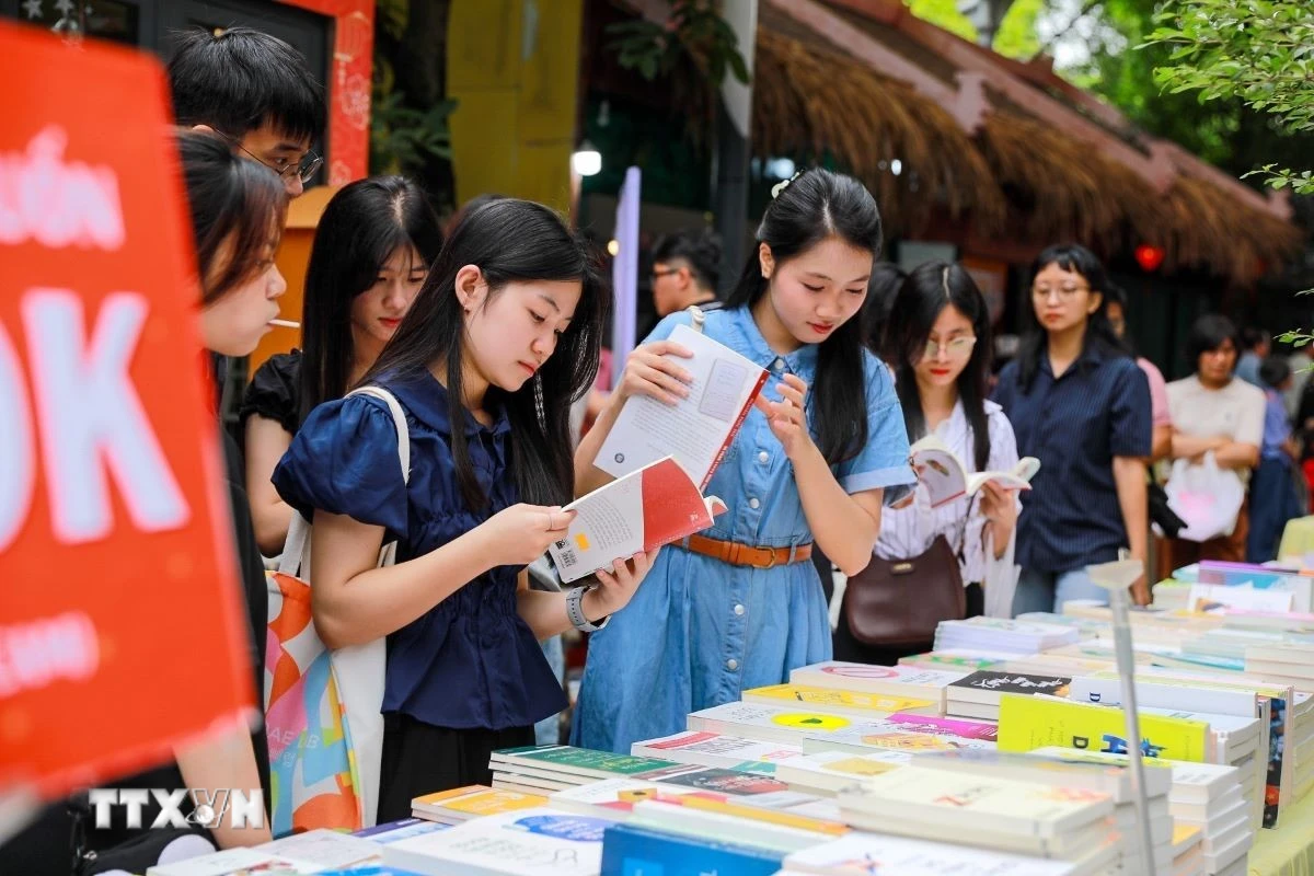 Ngày Sách và Bản quyền Thế giới: Hạ tầng mềm cho phát triển bền vững