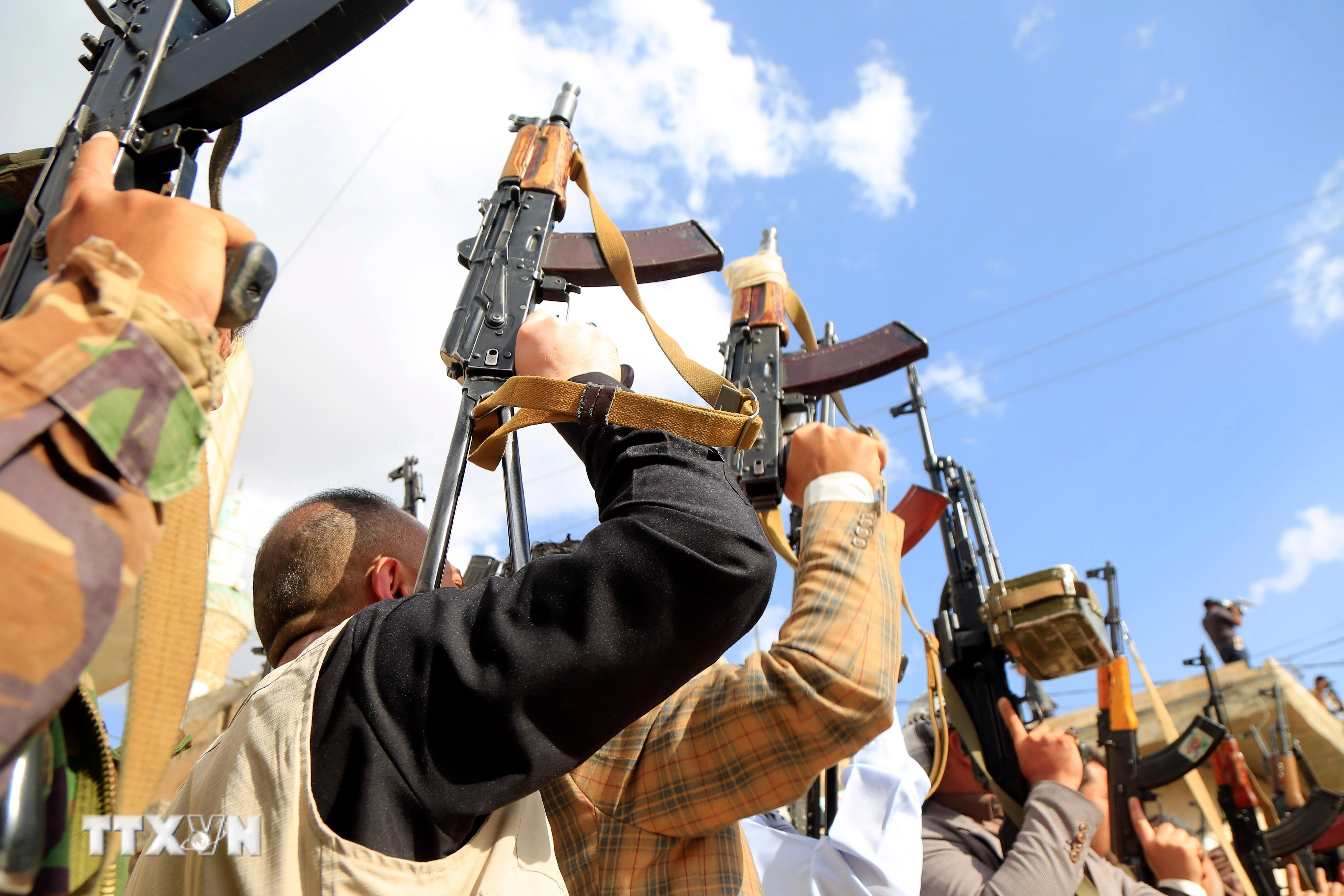 Houthi Công Nhận Phóng Tên Lửa Đạn Đạo Vào Israel Để Ủng Hộ Iran