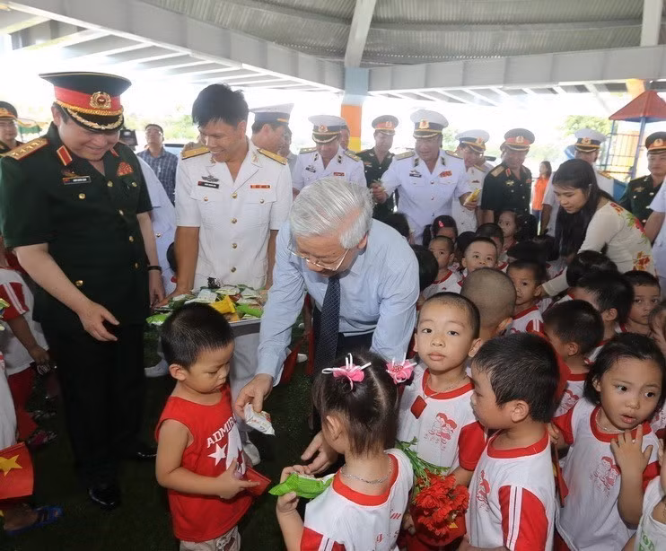 ttxvn_tong bi thu tre em mam non truong sa.jpg