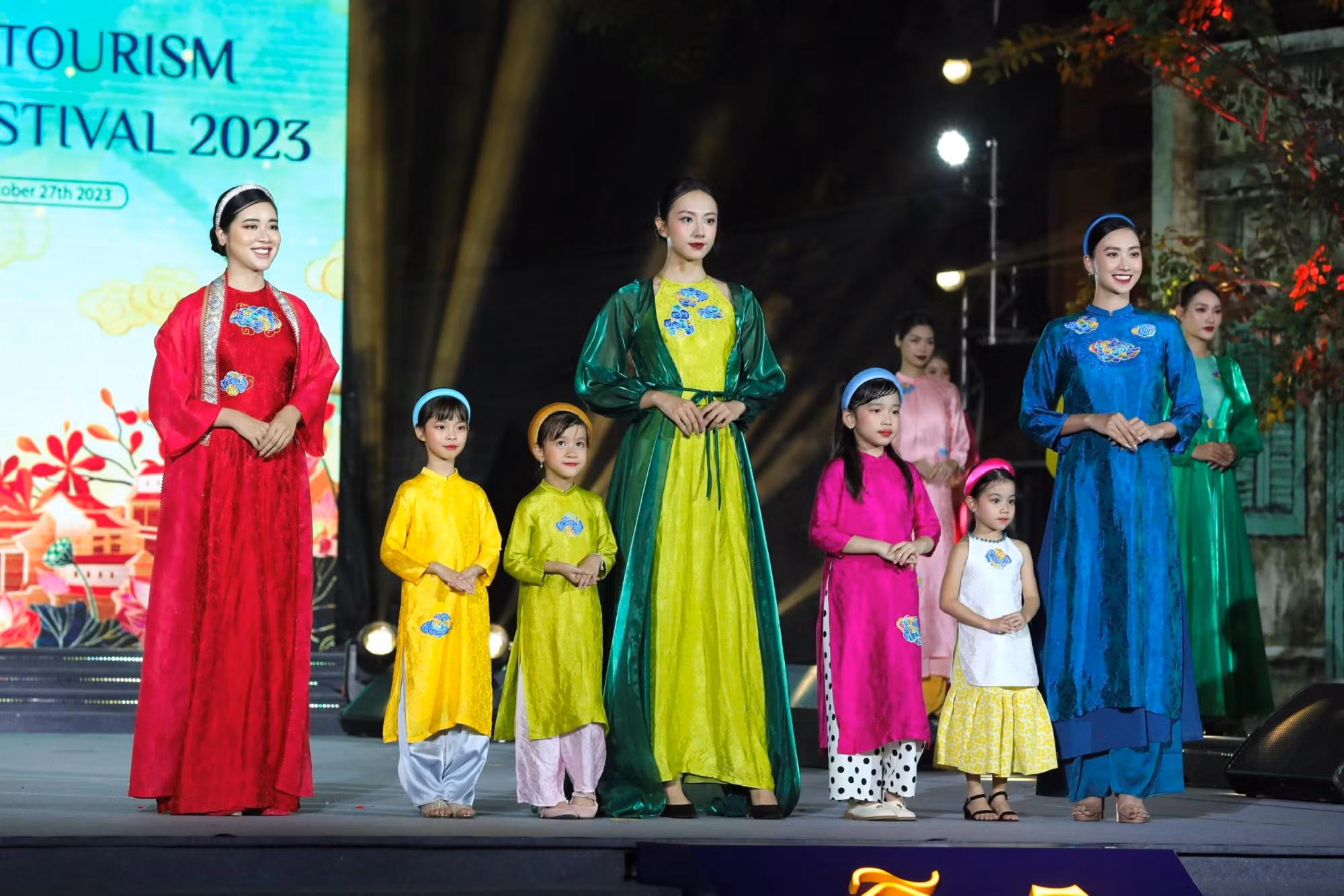 vnp_le hoi ao dai du lich (7).jpg