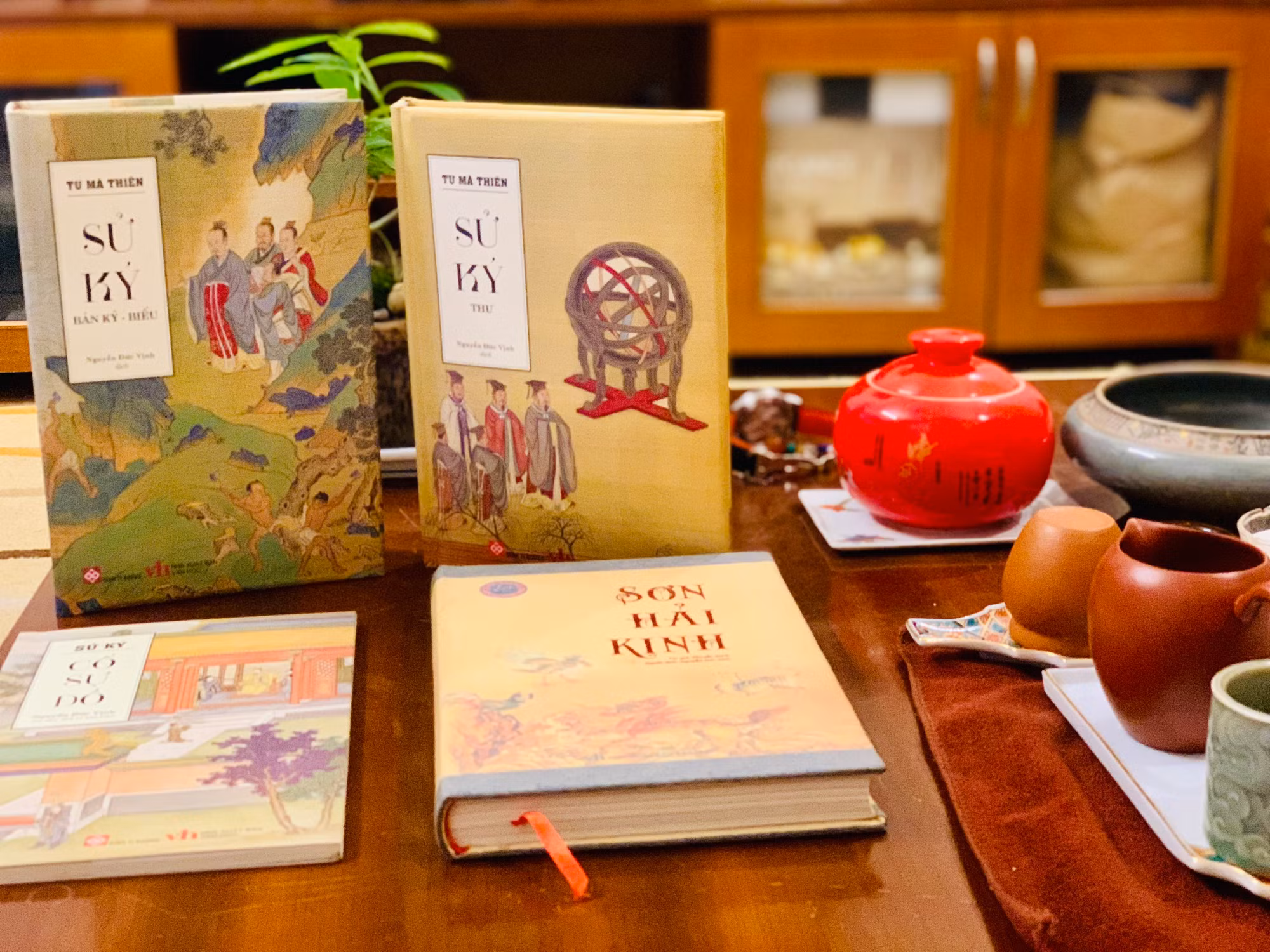 Cổ Thư Lâu: "Đại mộng cổ văn" của những dịch giả tay ngang