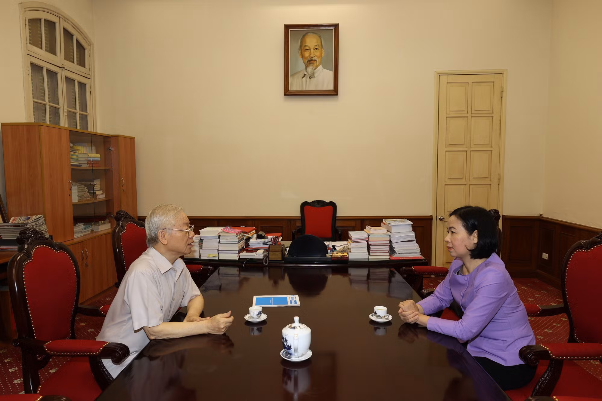 Tong_bi_thu_lam_viec_Tong-Giam-doc_TTXVN_Vu_Viet_Trang_01.jpg