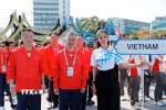 Đoàn thể thao Việt Nam tham dự lễ thượng cờ SEA Games 33. (Ảnh: Minh Quyết/TTXVN)