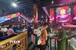 Lực lượng chức năng kiểm tra quán bar Monaco trên địa bàn phường Buôn Ma Thuột, tỉnh Đắk Lắk. (Ảnh: TTXVN phát)