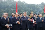 Tổng Bí thư Tô Lâm cùng đoàn công tác Trung ương dâng hương tưởng niệm Chủ tịch Hồ Chí Minh tại Đền thờ Bác Hồ tại Khu Di tích quốc gia đặc biệt Pác Bó (Cao Bằng). (Ảnh: Thống Nhất/TTXVN)