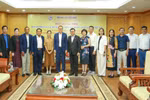 Ông Lê Quốc Minh, Ủy viên Trung ương Đảng, Phó Trưởng Ban Tuyên giáo và Dân vận Trung ương, Tổng Biên tập Báo Nhân Dân, Chủ tịch Hội Nhà báo Việt Nam tiếp ông Puy Kea, Chủ tịch Câu lạc bộ Nhà báo Campuchia cùng đoàn công tác.