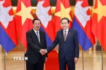 Chủ tịch Quốc hội Trần Thanh Mẫn và Chủ tịch Đảng Nhân dân Campuchia, Chủ tịch Thượng viện Campuchia Hun Sen. (Ảnh: Doãn Tấn/TTXVN)