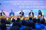 Thủ tướng Phạm Minh Chính và đại diện các bộ, ngành tham dự đối thoại với thanh niên Việt Nam năm 2025. (Ảnh: Dương Giang/TTXVN)
