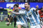 Messi lại tỏa sáng đúng lúc để đưa Argentina vào tứ kết World Cup 2026. (Ảnh: AFP/TTXVN)