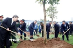 Tổng Bí thư Tô Lâm và các đại biểu tham gia trồng cây tại Lễ phát động “Tết trồng cây đời đời nhớ ơn Bác Hồ” Xuân Bính Ngọ 2026. (Ảnh: Thống Nhất/TTXVN)