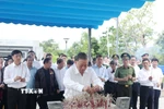 Tổng Bí thư Tô Lâm dâng hương tưởng niệm tại Đền thờ liệt sỹ ở Chiến trường Điện Biên Phủ. (Ảnh: Thống Nhất/TTXVN)
