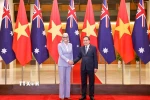 Chủ tịch Quốc hội Trần Thanh Mẫn và Toàn quyền Australia Sam Mostyn chụp ảnh chung. (Ảnh: Doãn Tấn/TTXVN)
