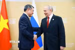 Thủ tướng Lê Minh Hưng hội kiến Tổng thống Nga Vladimir Putin. (Ảnh: Dương Giang/TTXVN)