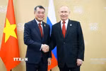 Thủ tướng Lê Minh Hưng hội kiến Tổng thống Nga Vladimir Putin. (Ảnh: Dương Giang/TTXVN)