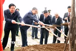 Tổng Bí thư Tô Lâm và đoàn công tác Trung ương dự Lễ phát động “Tết trồng cây đời đời nhớ ơn Bác Hồ” Xuân Ất Tỵ 2025. (Ảnh: Thống Nhất/TTXVN)