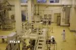 Nhân viên kỹ thuật Iran làm việc bên trong cơ sở hạt nhân Isfahan, nằm cách thủ đô Tehran khoảng 420km về phía Nam. (Ảnh: The Times of Israel/TTXVN)