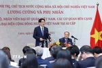 Chủ tịch nước Lương Cường nói chuyện với cán bộ, nhân viên Đại sứ quán, các cơ quan và đại diện cộng đồng người Việt Nam tại Ai Cập. (Ảnh: Lâm Khánh/TTXVN)