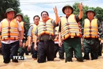 Thủ tướng Phạm Minh Chính chỉ đạo công tác cứu hộ, cứu nạn tại Thái Nguyên. (Ảnh: Dương Giang/TTXVN)