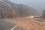 Sạt lở trên cao tốc La Sơn-Túy Loan, các phương tiện lưu thông theo Quốc lộ 1
