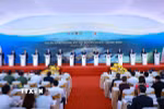 Thủ tướng Lê Minh Hưng và các đại biểu khởi công Dự án tuyến đường sắt tốc độ cao Hà Nội-Quảng Ninh. (Ảnh: Dương Giang/TTXVN)