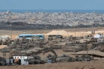 Xe quân sự Israel được triển khai tại biên giới với Gaza ngày 10/10/2025. (Ảnh: THX/TTXVN)