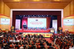 Đại biểu biểu quyết thông qua chương trình, nội quy, quy chế của đại hội. (Ảnh: Thống Nhất/TTXVN)