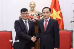 Bộ trưởng Ngoại giao Lê Hoài Trung tiếp Đại sứ Mông Cổ tại Việt Nam Jigjee Sereejav. (Ảnh: An Đăng/TTXVN)