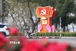 Các biểu ngữ, trang trí chào mừng Đại hội XIV của Đảng tại các khu vực công viên trung tâm thành phố Huế. (Ảnh: Văn Dũng/TTXVN)