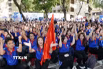 Sinh viên tình nguyện tham gia Lễ ra quân Chương trình “Tiếp sức mùa thi” năm 2026 tại Trường THPT Hùng Vương (phường Chợ Lớn, Thành phố Hồ Chí Minh). (Ảnh: Trung Tuyến/TTXVN)