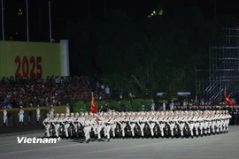 Lần đầu tiên các lực lượng tham gia diễu binh, diễu hành tại Lễ kỷ niệm 80 năm Cách mạng tháng Tám và Quốc khánh 2/9 (nhiệm vụ A80) tiến hành tổng hợp luyện tại khu vực Quảng trường Ba Đình. (Ảnh: Lê Minh Sơn/Vietnam+)