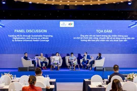 Các đại biểu tọa đàm tại sự kiện Diễn đàn "Đổi mới sáng tạo trong lĩnh vực y tế". (Ảnh: PV/Vietnam+)