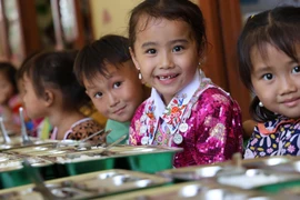 Bữa ăn bán trú đảm bảo dinh dưỡng của học sinh tỉnh Cao Bằng với sự bảo trợ của Quỹ Vì tầm vóc Việt. (Ảnh: PV/Vietnam+)
