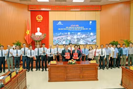 UBND tỉnh An Giang và Tập đoàn VNPT ký kết Thỏa thuận hợp tác về chuyển đổi số giai đoạn 2025 - 2030. (Ảnh: PV/Vietnam+)