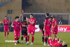 Công an Hà Nội (áo đỏ) giành chiến thắng ở trận 'siêu kinh điển' trước Ninh Bình FC. (Ảnh: Việt Anh/Vietnam+)