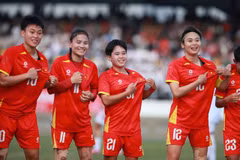 Đội tuyển Nữ Việt Nam giành chiến thắng 5-0 trước Indonesia, qua đó giành quyền vào chơi trận chung kết SEA Games 33. (Ảnh: TTXVN)