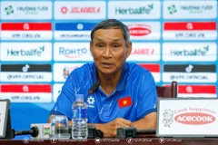 Huấn luyện viên Mai Đức Chung kỳ vọng các tuyển thủ trẻ của Đội tuyển Bóng đá Nữ Việt Nam sẽ học hỏi được nhiều yếu tố chuyên môn trong trận giao hữu với Câu lạc bộ Werder Bremen. (Ảnh: VFF)