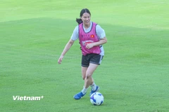Cầu thủ Việt kiều Nguyễn Hoàng Nam Mi có buổi tập đầu tiên cùng Đội tuyển Bóng đá Nữ Việt Nam. (Ảnh: Việt Anh/Vietnam+)