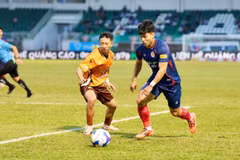 Công an Hà Nội (áo xanh) khao khát "đòi nợ" trận thua 0-1 trước Hoàng Anh Gia Lai ở trận lượt đi V-League 2024-2025. (Ảnh: VPF)