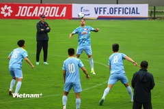 Những bước chạy đầu tiên của Đỗ Hoàng Hên trong buổi tập cùng đội tuyển Việt Nam