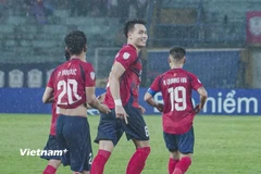 Trung vệ Bùi Hoàng Việt Anh (giữa) ghi bàn thắng quyết định đưa Công an Hà Nội vào chung kết Shopee Cup 2024-2025. (Ảnh: Việt Anh/Vietnam+)
