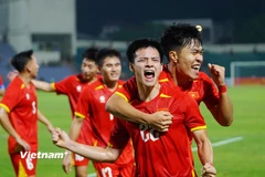 Thanh Nhàn (số 22) được ra sân ngay từ đầu, sát cánh cùng 2 tiền đạo khác là Đình Bắc và Quốc Việt. (Ảnh: Việt Anh/Vietnam+)