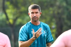 Thử thách đầu tiên của huyền thoại Liverpool Harry Kewell (ảnh) tại sân chơi bóng đá Việt sẽ là giúp Hà Nội FC giành điểm trước đội đầu bảng Ninh Bình FC. (Ảnh: hanoifc)