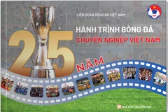 Nội dung sách khái quát chặng đường 25 năm từ khi bóng đá chuyên nghiệp ra đời tại Việt Nam năm 2000. (Ảnh: VFF)