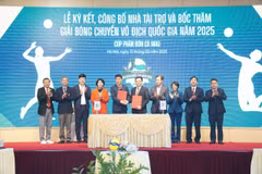 Liên đoàn Bóng chuyền Việt Nam và ông ty cổ phần Phân bón Dầu khí Cà Mau ký kết thỏa thuận tài trợ.