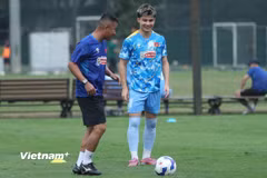 Việt kiều Croatia 'bập bẹ' tiếng Việt, mệt nhưng vui với buổi tập cùng đội U23