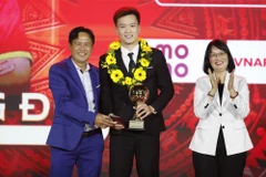 Tiền vệ Hoàng Đức giành Quả bóng Vàng Việt Nam năm 2025. (Ảnh: sggp)