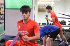 Các tuyển thủ U23 Việt Nam tập phục hồi thể lực trong phòng gym chuẩn bị cho trận chung kết Giải U23 Đông Nam Á 2025. (Ảnh: VFF)
