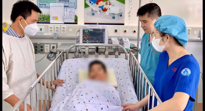 Kỳ tích hơn 10 giờ cứu sống bệnh nhi đa chấn thương nguy kịch nhờ hội chẩn từ xa