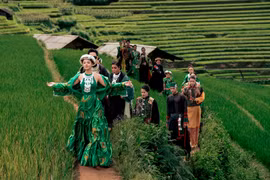 Cao Minh Tiến biến ruộng bậc thang Mù Cang Chải thành sàn catwalk 